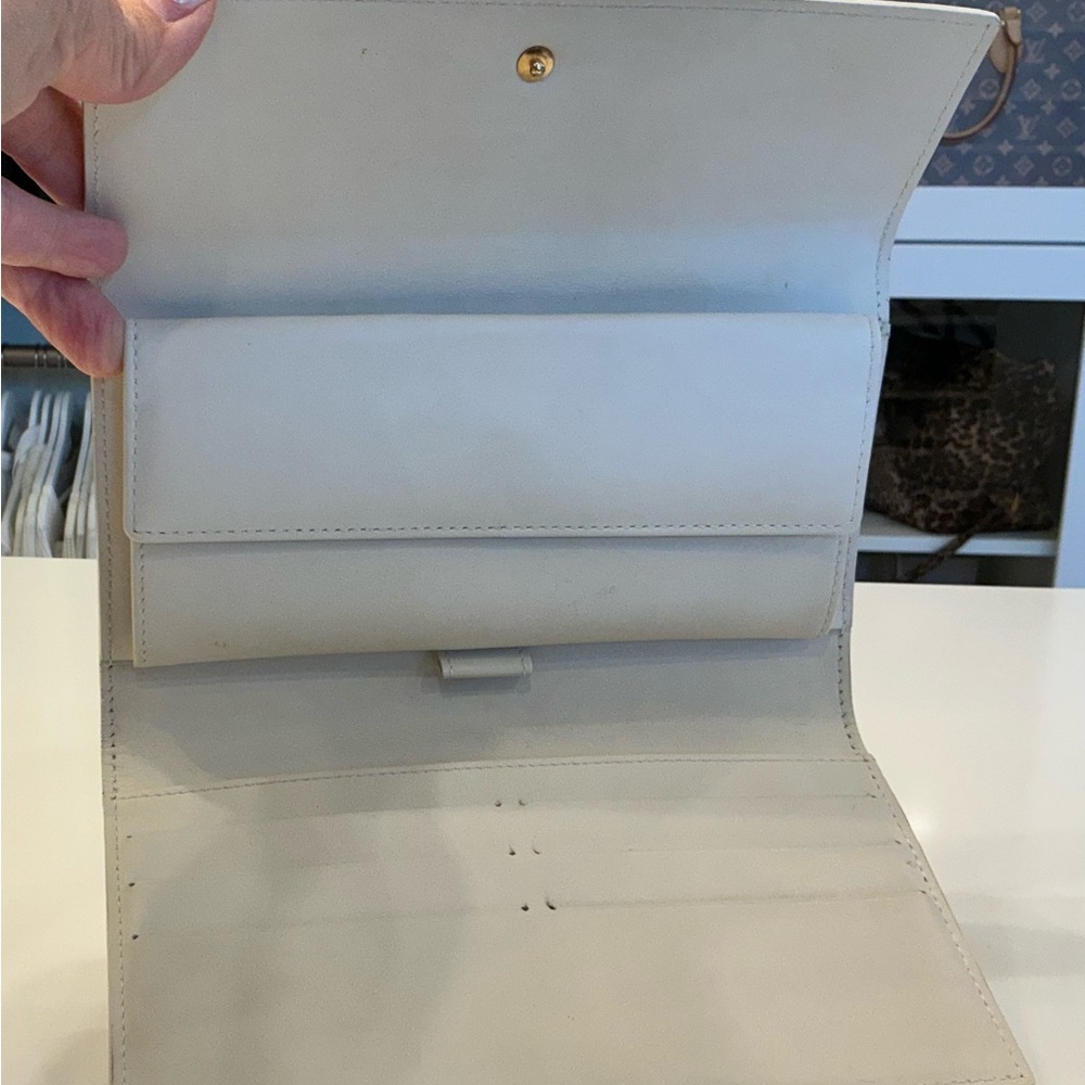 Louis Vuitton Ivory Sarah Vernis Wallet - Picture 5 of 11
